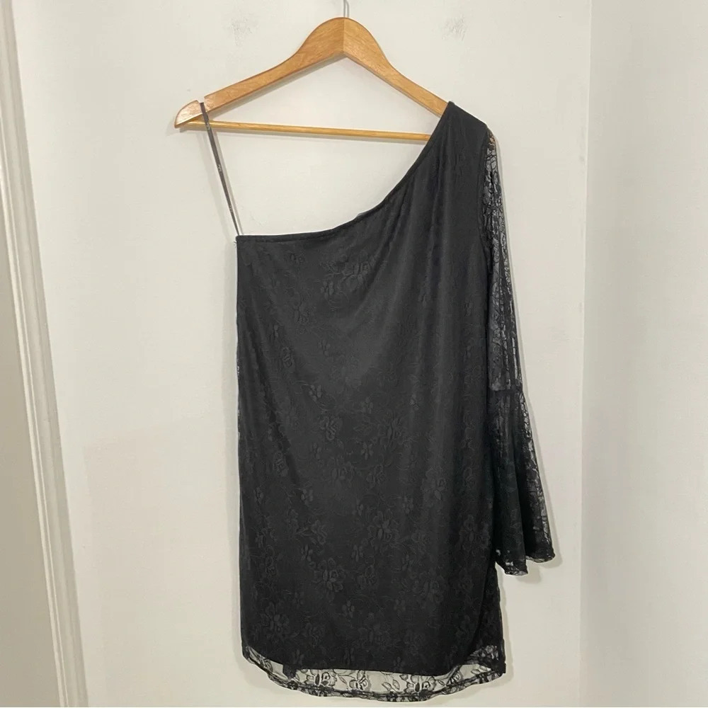 ✨NWT Lulus Black Lace One Shoulder Bell Sleeve Come To Play Mini Dress Small - Picture 9 of 11